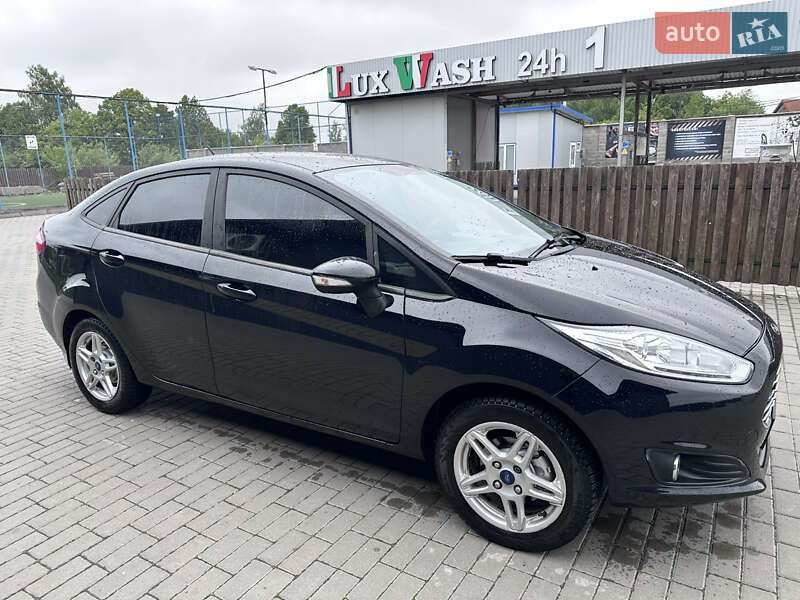 Седан Ford Fiesta 2017 в Львове