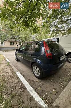 Хэтчбек Ford Fiesta 2004 в 