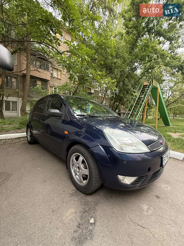 Хэтчбек Ford Fiesta 2004 в Херсоне