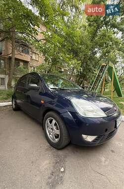 Хэтчбек Ford Fiesta 2004 в 