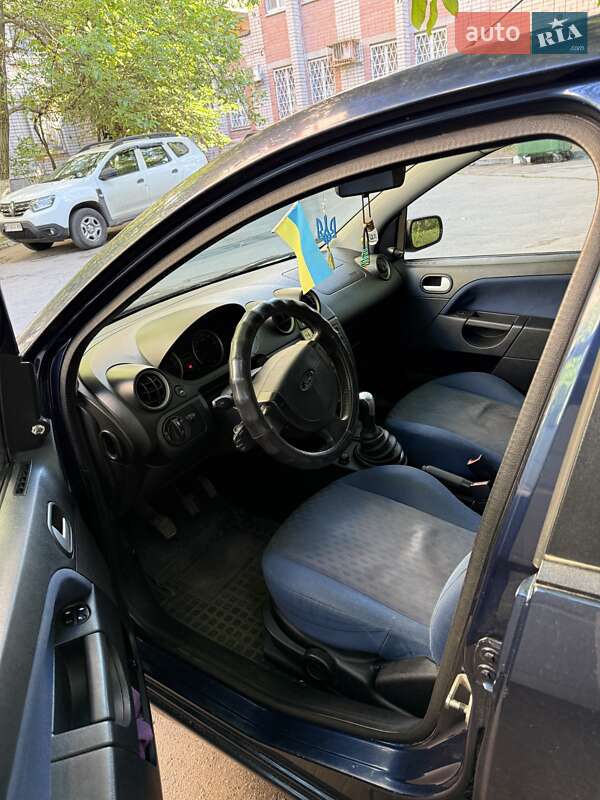 Хэтчбек Ford Fiesta 2004 в Херсоне