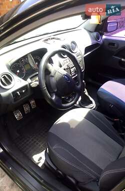 Хэтчбек Ford Fiesta 2006 в 