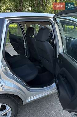 Хэтчбек Ford Fiesta 2005 в 