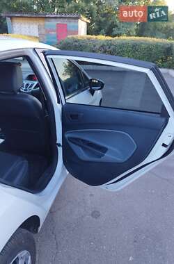 Хэтчбек Ford Fiesta 2011 в 
