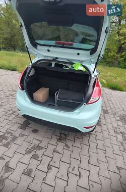 Хэтчбек Ford Fiesta 2016 в 