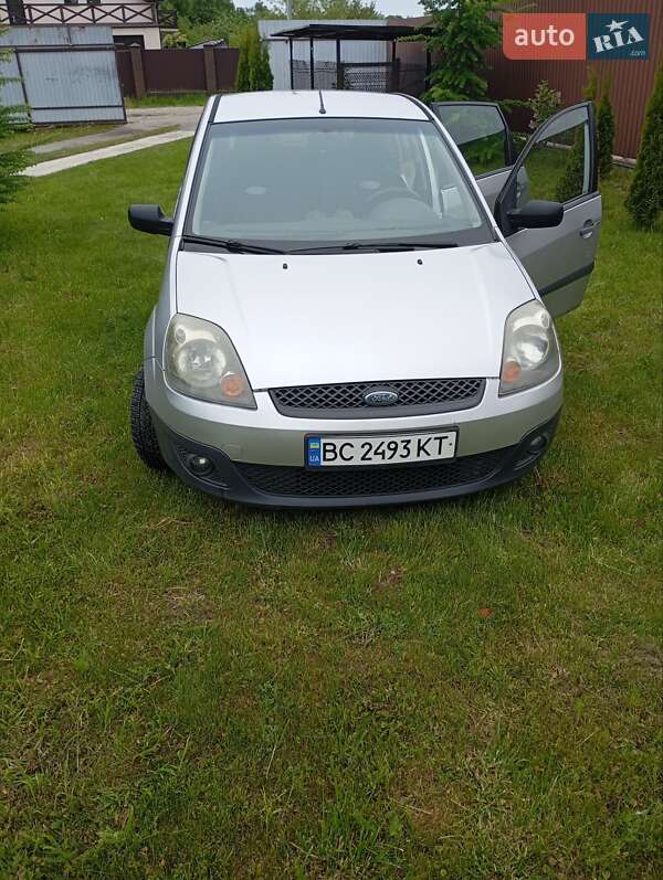 Хэтчбек Ford Fiesta 2008 в 