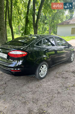 Седан Ford Fiesta 2014 в 