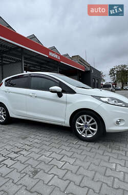 Хэтчбек Ford Fiesta 2012 в 