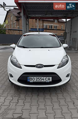 Хэтчбек Ford Fiesta 2012 в 