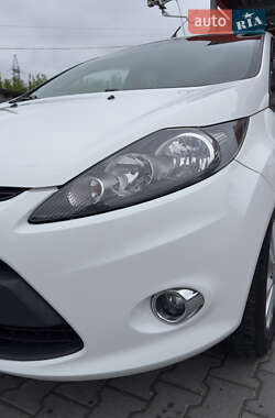 Хэтчбек Ford Fiesta 2012 в 