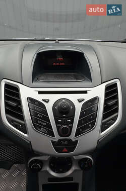 Хэтчбек Ford Fiesta 2012 в 