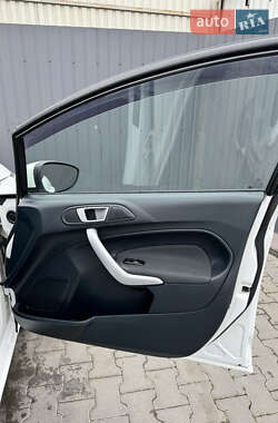 Хэтчбек Ford Fiesta 2012 в 