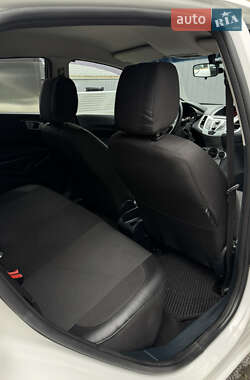 Хэтчбек Ford Fiesta 2012 в 