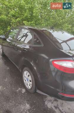 Седан Ford Fiesta 2014 в 