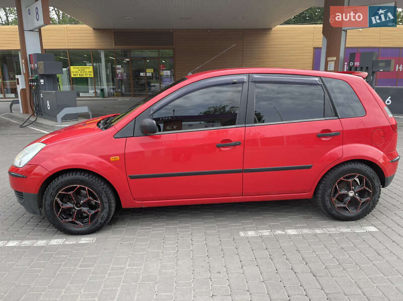 Хэтчбек Ford Fiesta 2005 в Одессе
