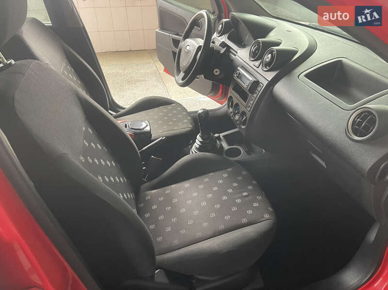 Хэтчбек Ford Fiesta 2005 в Одессе