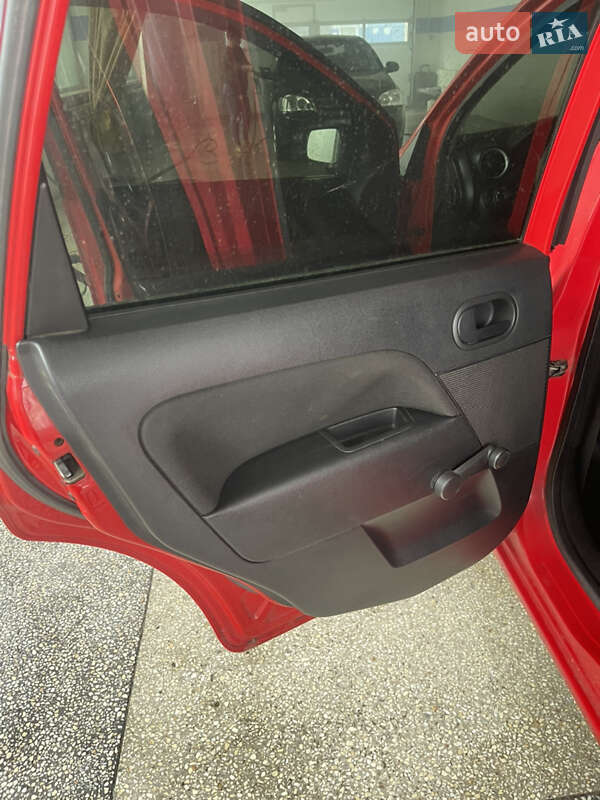 Хэтчбек Ford Fiesta 2005 в Одессе