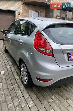 Хэтчбек Ford Fiesta 2012 в 