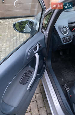 Хэтчбек Ford Fiesta 2012 в 