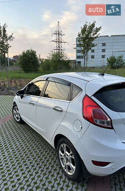 Хэтчбек Ford Fiesta 2014 в 
