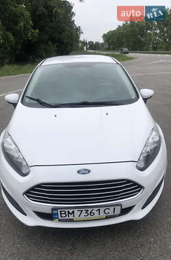 Седан Ford Fiesta 2013 в Ромнах