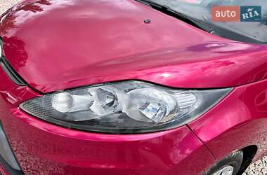 Хэтчбек Ford Fiesta 2011 в 