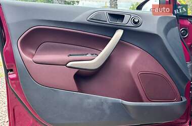 Хэтчбек Ford Fiesta 2011 в 