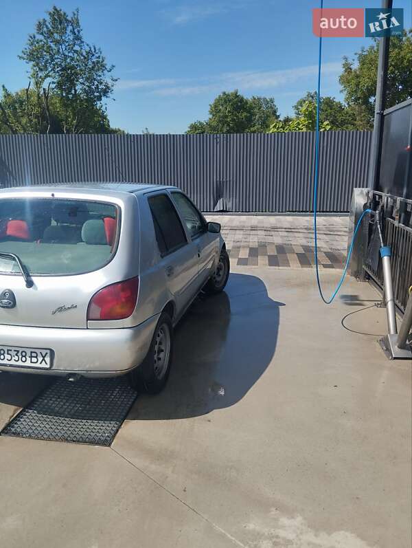 Хетчбек Ford Fiesta 1998 в Ужгороді