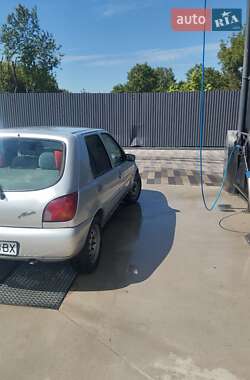 Хэтчбек Ford Fiesta 1998 в 