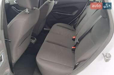 Хэтчбек Ford Fiesta 2016 в 