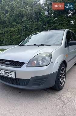 Хэтчбек Ford Fiesta 2006 в Новгород-Северском