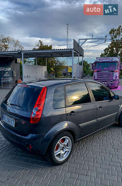 Хэтчбек Ford Fiesta 2007 в 