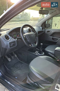 Хэтчбек Ford Fiesta 2007 в 