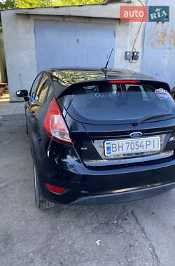 Хэтчбек Ford Fiesta 2016 в 