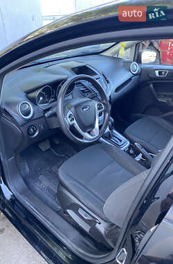 Хэтчбек Ford Fiesta 2016 в 