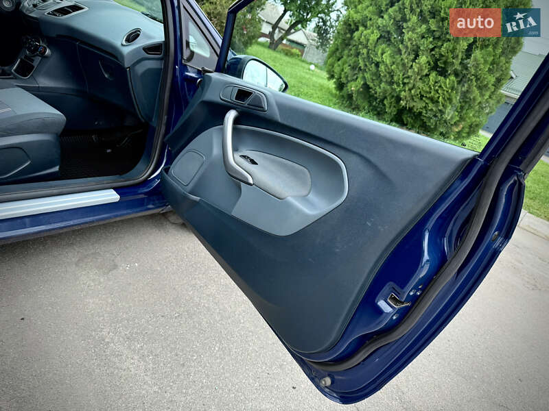 Хетчбек Ford Fiesta 2008 в Кам'янському