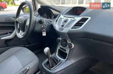 Хетчбек Ford Fiesta 2012 в 