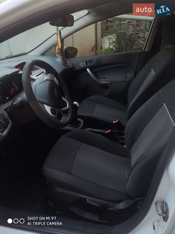 Хетчбек Ford Fiesta 2010 в Заліщиках