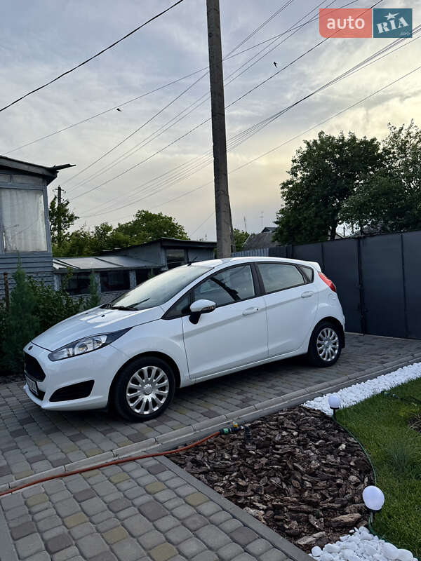 Хетчбек Ford Fiesta 2016 в Павлограді