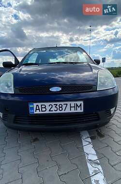 Хэтчбек Ford Fiesta 2004 в 