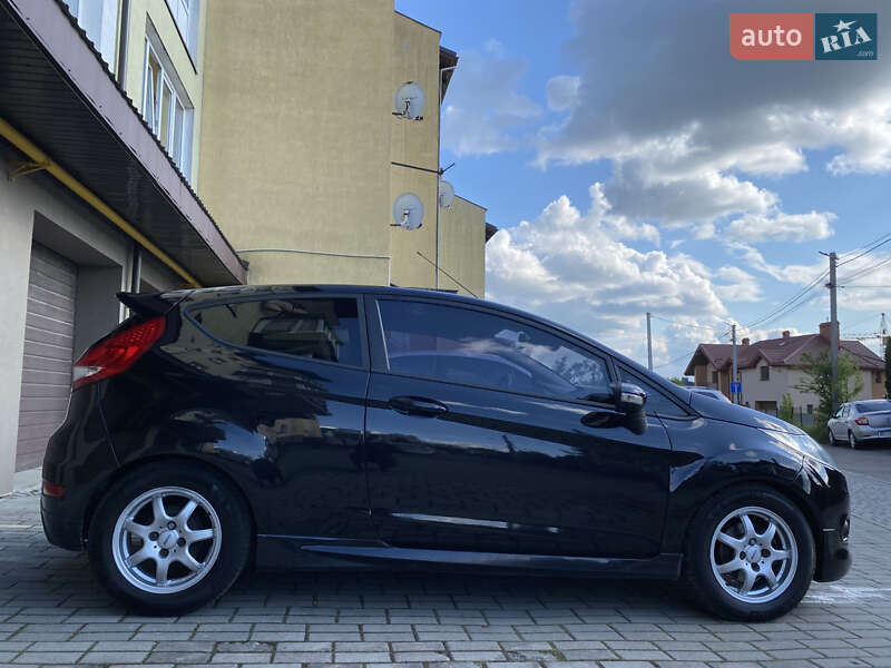 Хэтчбек Ford Fiesta 2010 в 