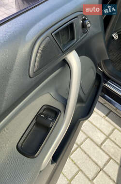 Хэтчбек Ford Fiesta 2010 в 