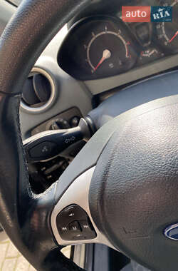 Хэтчбек Ford Fiesta 2010 в 