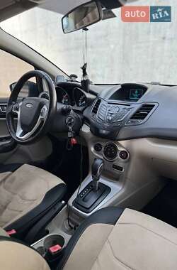 Седан Ford Fiesta 2016 в 
