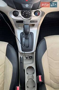 Седан Ford Fiesta 2016 в 