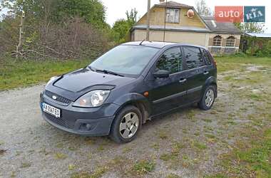 Хэтчбек Ford Fiesta 2006 в Корце