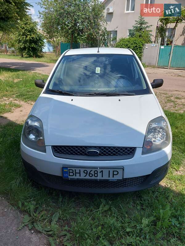 Хэтчбек Ford Fiesta 2007 в 