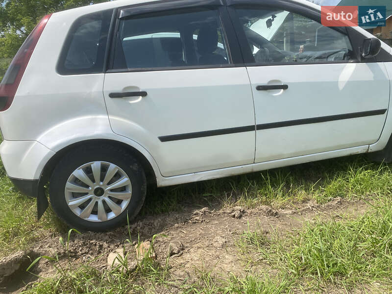 Хэтчбек Ford Fiesta 2004 в Виннице