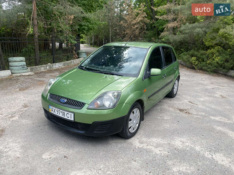 Хетчбек Ford Fiesta 2006 в 