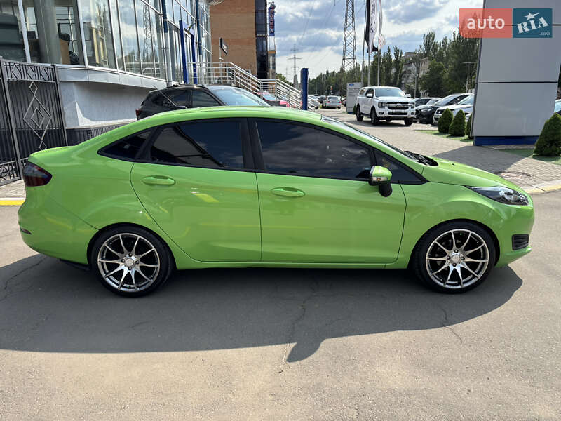 Седан Ford Fiesta 2014 в Николаеве